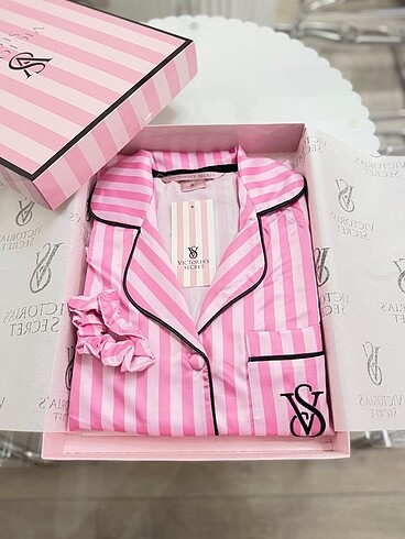 xl Beden VICTORIA SECRET BASKILI PİJAMA TAKIMI XL beden