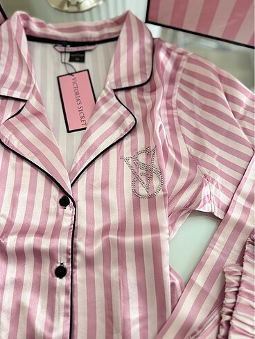 m Beden VICTORIA SECRET BASKILI PİJAMA TAKIMI M BEDEN