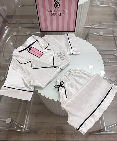 VICTORIA SECRET BASKILI ŞORTLU PİJAMA TAKIMI S BEDEN