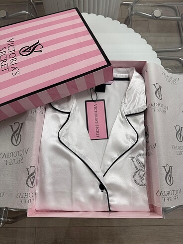 s Beden VICTORIA SECRET BASKILI ŞORTLU PİJAMA TAKIMI S BEDEN