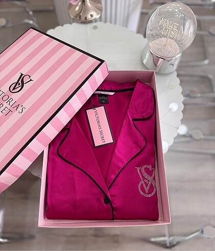 xl Beden VICTORIA SECRET BASKILI FUŞYA PİJAMA TAKIMI XL BEDEN