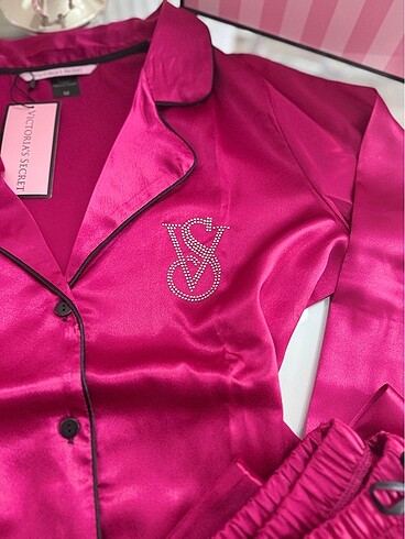 xl Beden çeşitli Renk VICTORIA SECRET BASKILI FUŞYA PİJAMA TAKIMI XL BEDEN