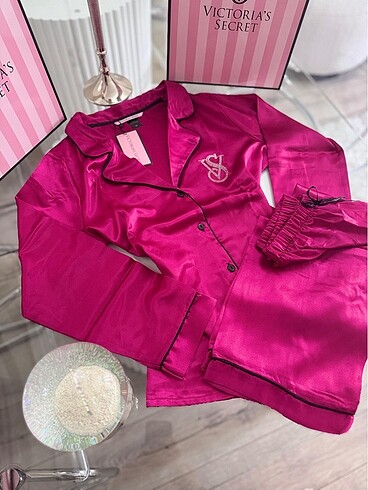 Victoria s Secret VICTORIA SECRET BASKILI FUŞYA PİJAMA TAKIMI XL BEDEN