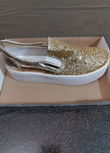 GOLD SİMLİ AYAKABI