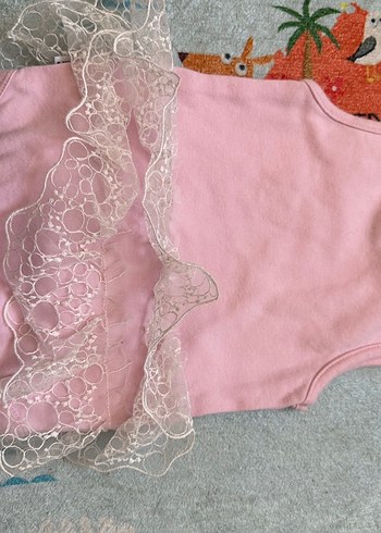 Dantel Detaylı Pembe Kız Bebek Askılı Body - Görsel 5