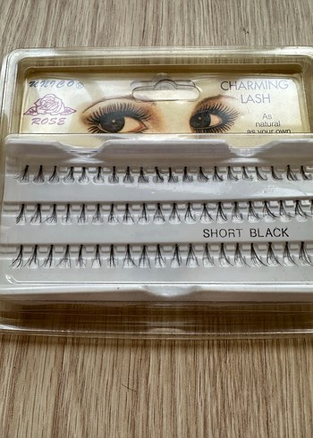 Kısa Siyah Tekli Takma Kirpikler - Görsel 2