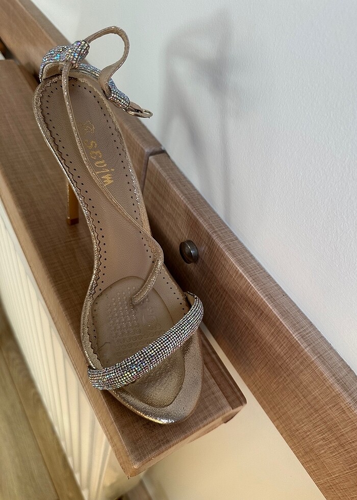 Gold taşlı abiye topuklu ayakkabı - Görsel 2