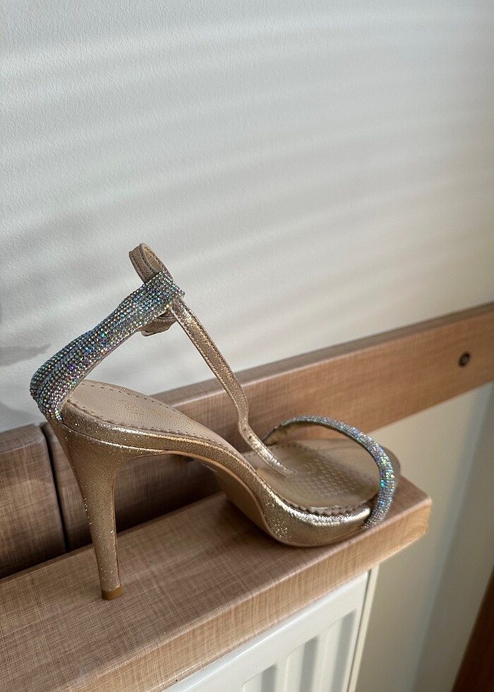 Gold taşlı abiye topuklu ayakkabı - Görsel 3