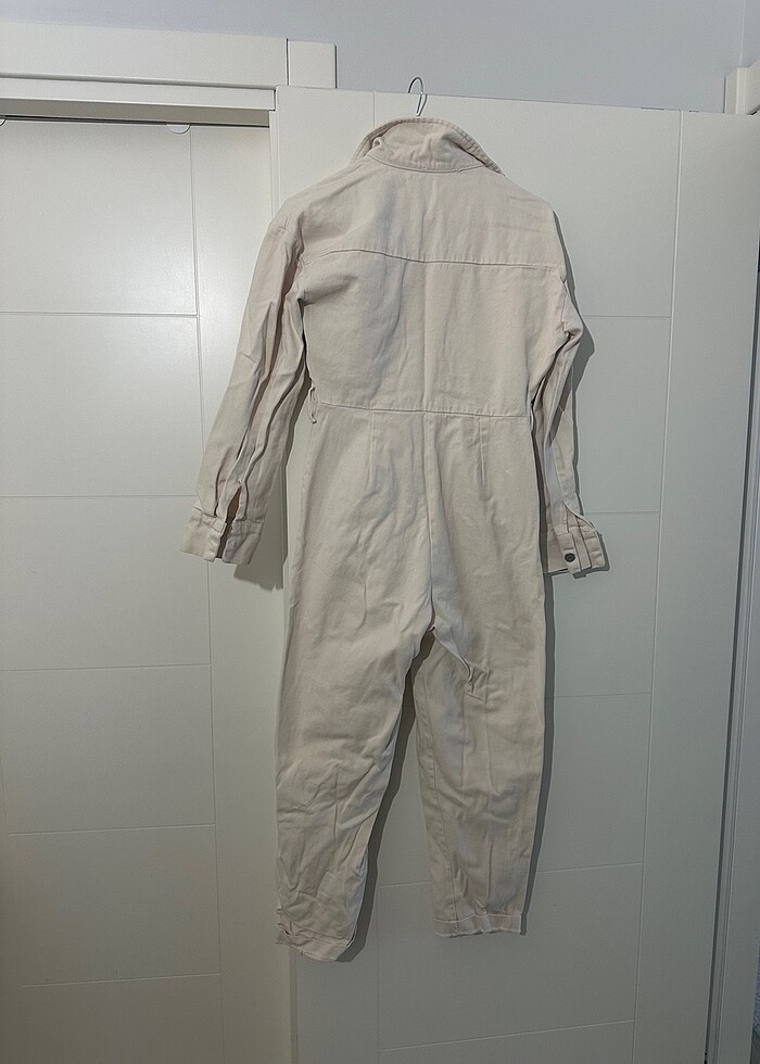 Krem düğmeli kemerli tulum - Görsel 5