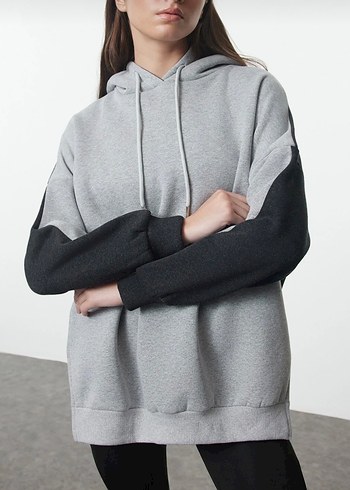 Kadın Gri Kapüşonlu Yan Yırtmaçlı Sweatshirt - Görsel 2