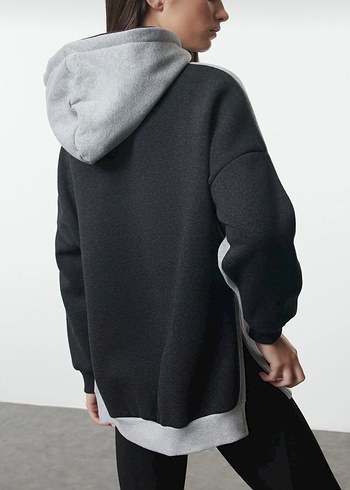 Kadın Gri Kapüşonlu Yan Yırtmaçlı Sweatshirt - Görsel 5