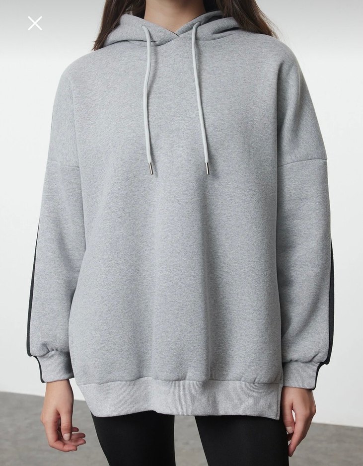 Kadın Gri Kapüşonlu Yan Yırtmaçlı Sweatshirt - Görsel 3