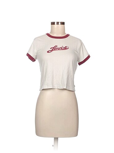 Levis T-shirt %70 İndirimli.
