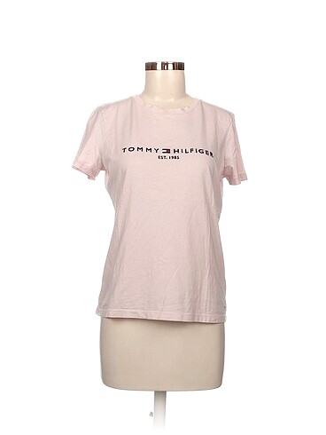 Tommy Hilfiger T-shirt %70 İndirimli.