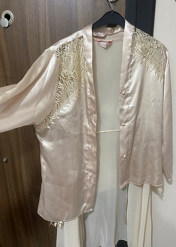 Saten Uzun Beyaz Nakışlı Bohem Kadın Sabahlık - Görsel 2