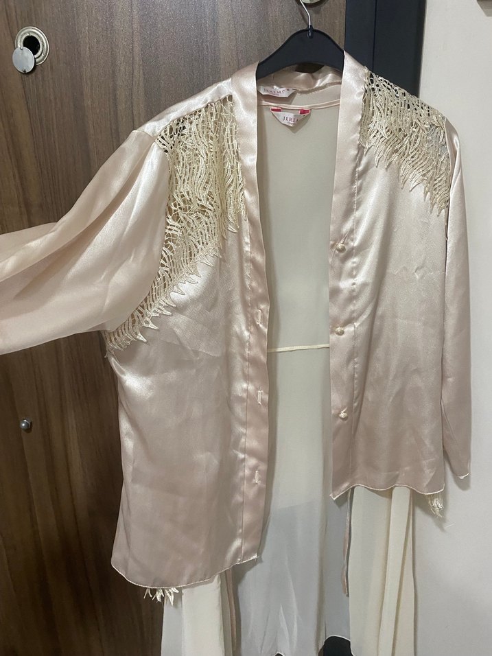 Saten Uzun Beyaz Nakışlı Bohem Kadın Sabahlık - Görsel 2