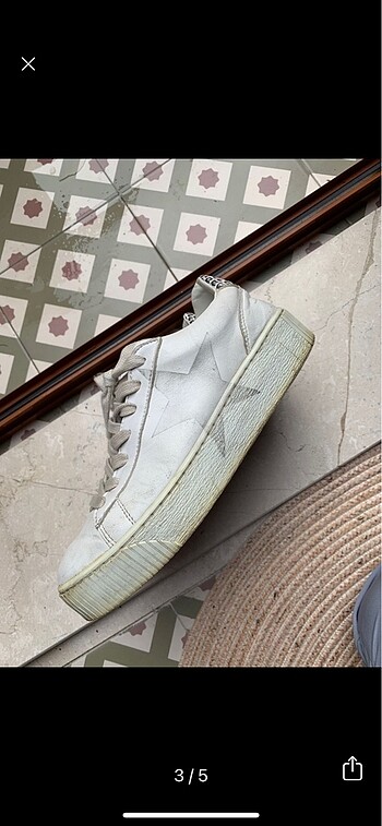 Vetrina sneaker