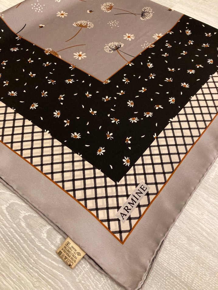Armine Çiçekli Kare Eşarp  Şıklık ve Rahatlık Bir Arada — görsel 5/10