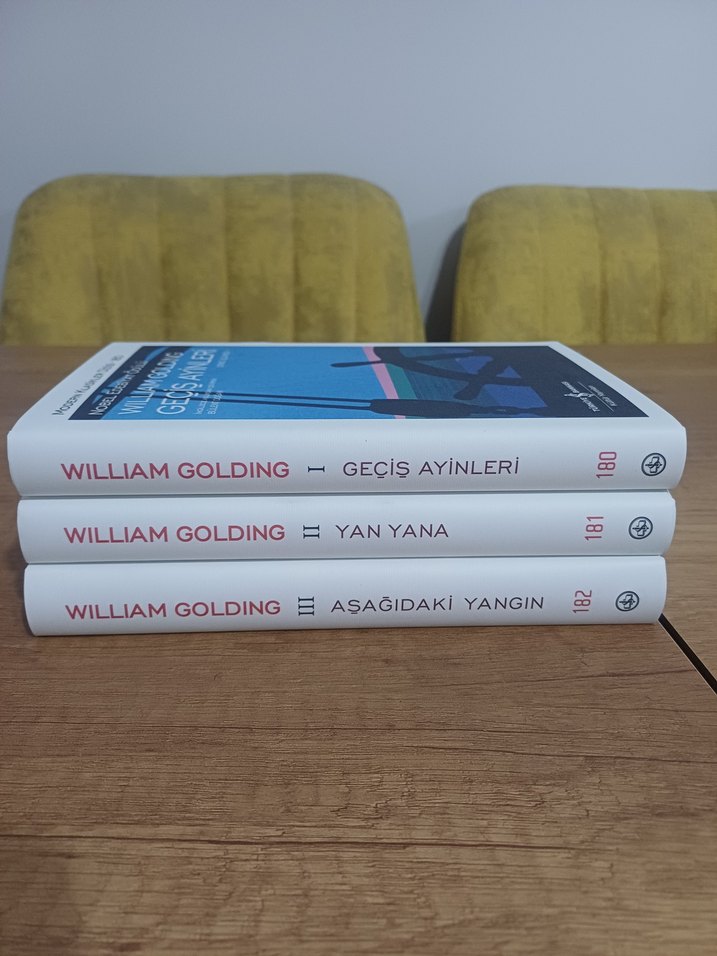 Geçiş Ayinleri, Yan Yana, Aşağıdaki Yangın - William Golding - Görsel 2