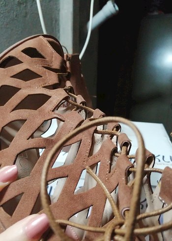 Bej Süet Bağcıklı Dolgu Topuklu Kadın Sandalet - Görsel 8