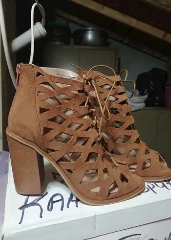 Bej Süet Bağcıklı Dolgu Topuklu Kadın Sandalet - Görsel 2