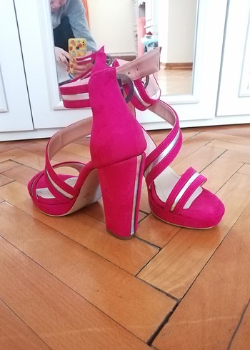 Pembe Süet Tokalı Yüksek Topuklu Çizgili Kadın Ayakkabı - Görsel 2