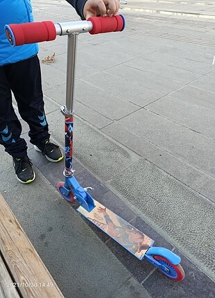 Marvel örümcek adam scooter