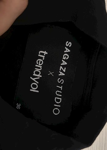 Kısa Kollu Siyah bluz - Görsel 2