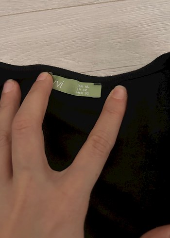 Siyah kare Yaka Düz Kesim  Bluz - Görsel 3