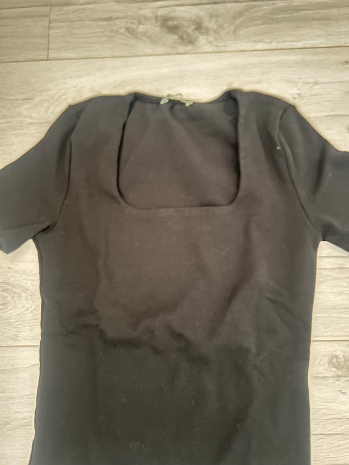 Siyah kare Yaka Düz Kesim  Bluz - Görsel 2