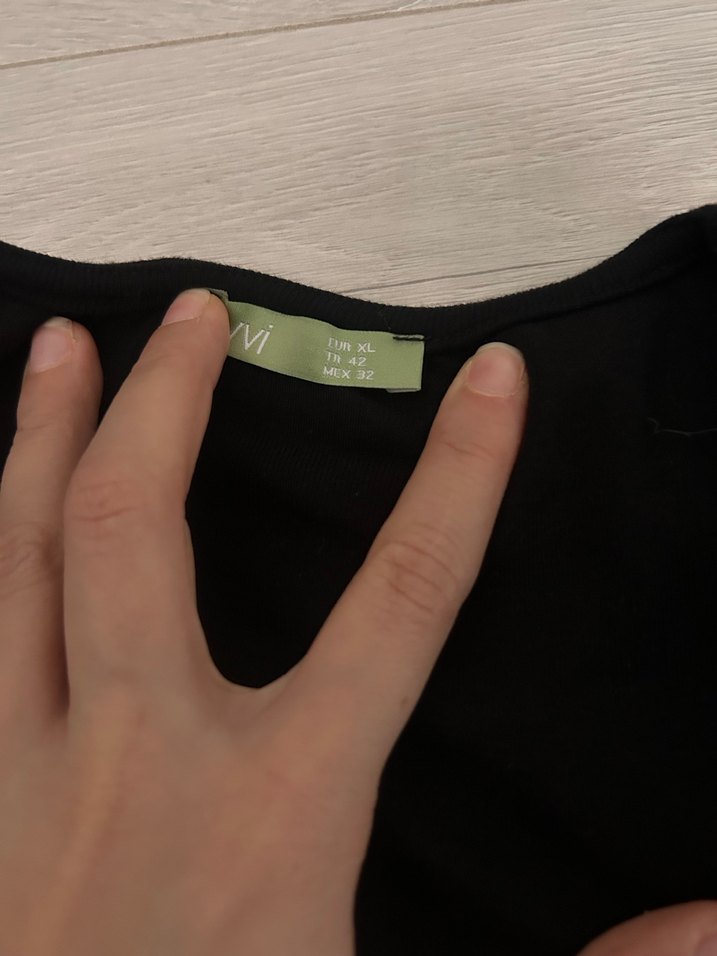 Siyah kare Yaka Düz Kesim  Bluz - Görsel 3