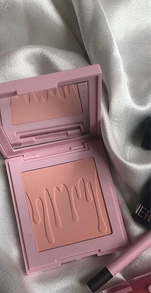 Kylie cosmetic allık