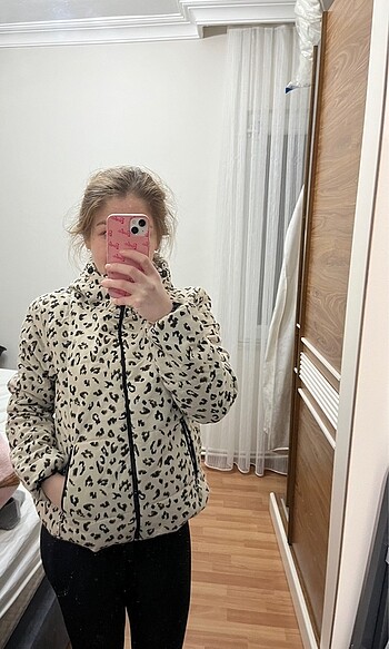 Leopar desen şişme mont
