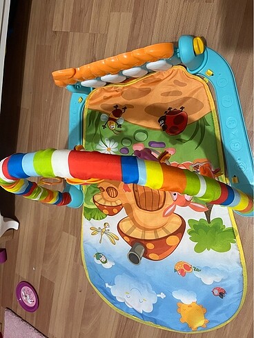 Piyanolu bebek oyun halısı