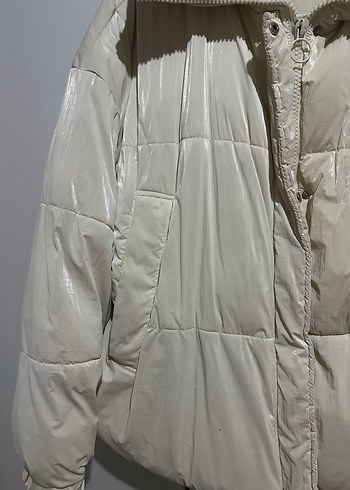 m Beden beyaz Renk Stradivarius Beyaz Parlak Şişme Kadın Mon