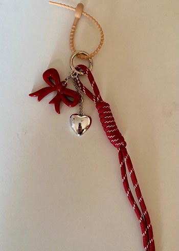 Diğer Bordo Püsküllü Kalp ve Fiyonlu Charm