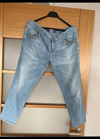Guess taşlı 