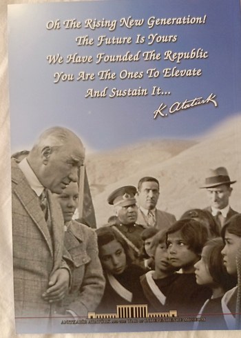 Atatürk ve Çocuklar Tarih Kitabı İNGİLİZCE