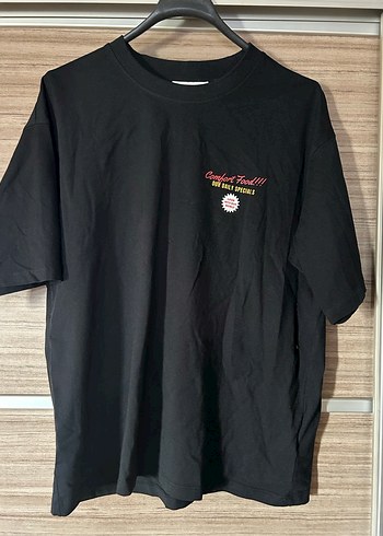 Siyah Baskılı Geniş Kesim  Tişörtü - Görsel 2