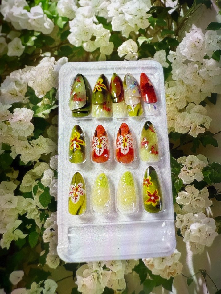 Çiçek Desenli Çok Renkli Takma Tırnak Seti - Görsel 2