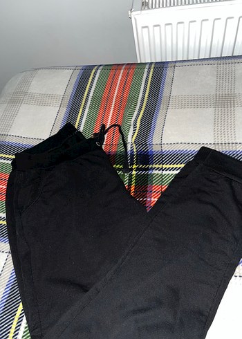 Erkek Çocuk Siyah Bol Kesim Kemerli Pantolon
