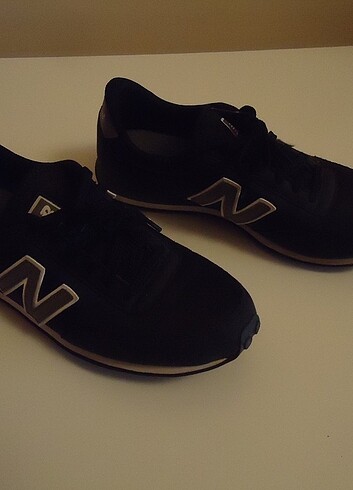 New Balance 410 Siyah Spor Ayakkabı
