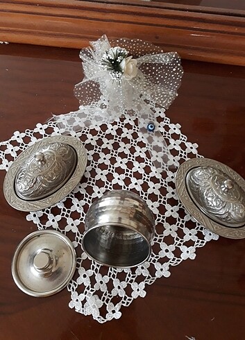 American Vintage BAKIR DEKORATIF VITRIN SUSU