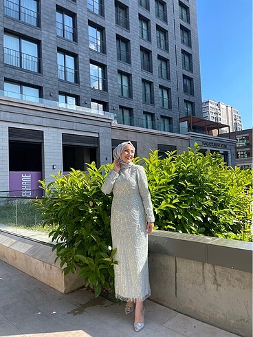 m Beden Demira model abiye