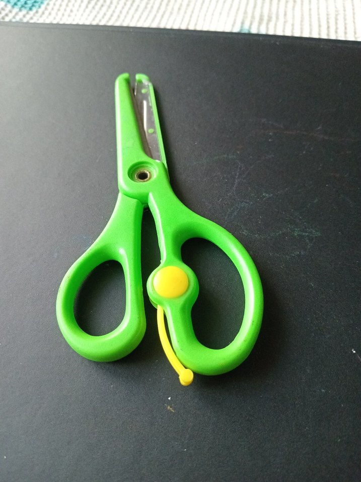 Renkli Yeşil Çocuk Makası - Görsel 3