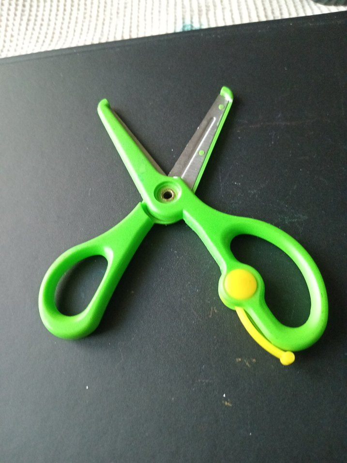 Renkli Yeşil Çocuk Makası - Görsel 5