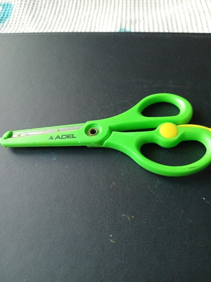 Renkli Yeşil Çocuk Makası - Görsel 2