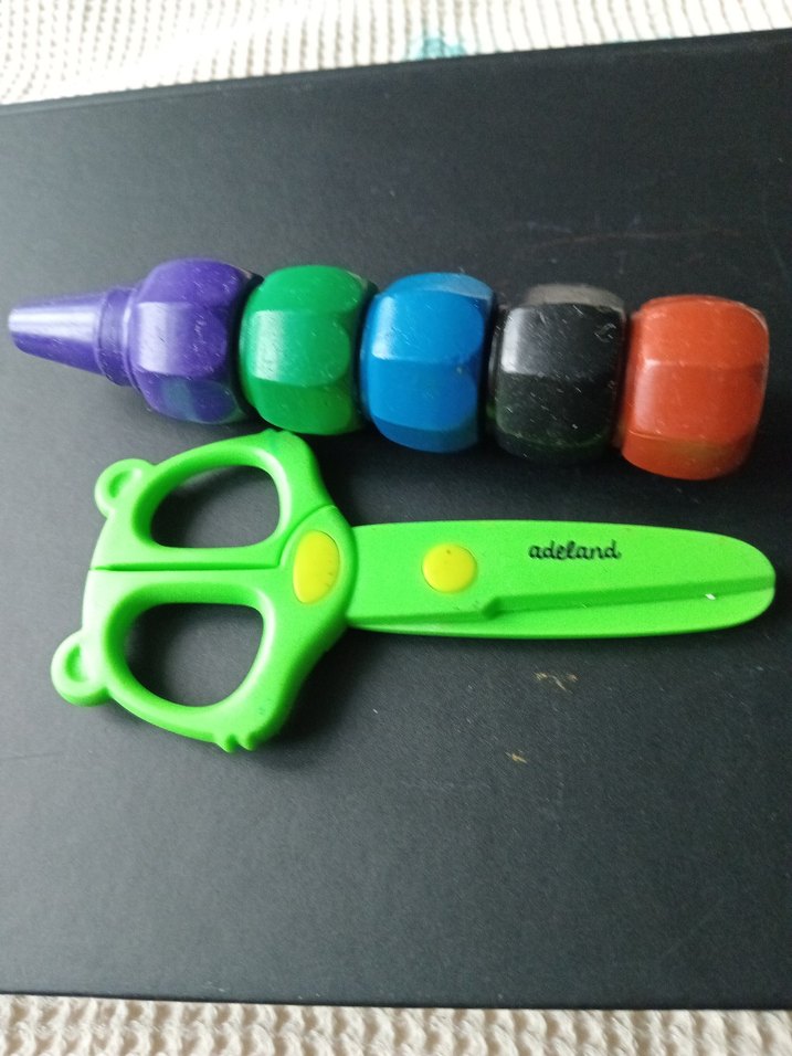 Renkli Okul Aktivite Malzemeleri - Görsel 2