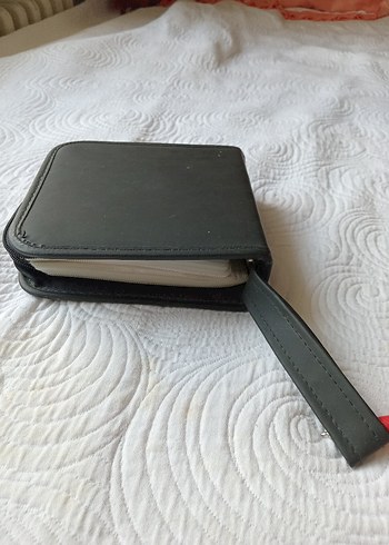 Siyah Deri Kapaklı CD albümü
