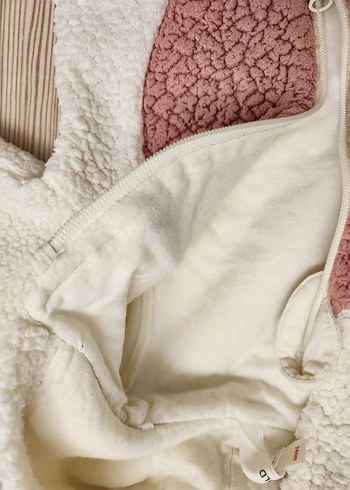 Kapüşonlu Beyaz Kürklü Bebek Tulumu - Görsel 3